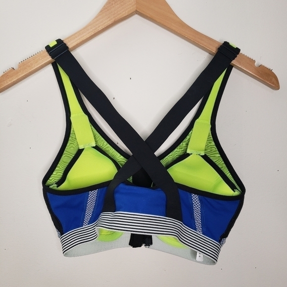 Victoria's Secret VSX Sports Bra Size 32C - Picture 2 of 5